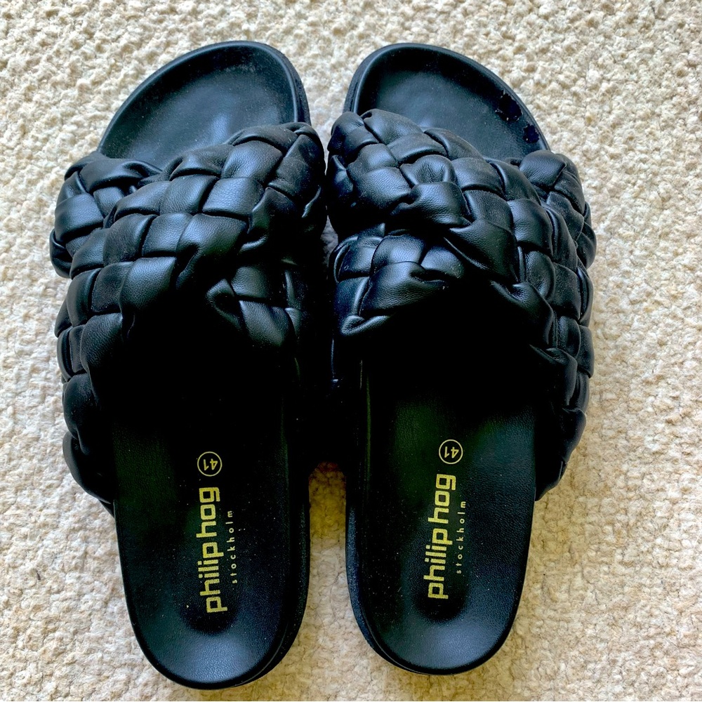 Black Philip hog slides, size 41